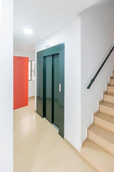 Downtown Flat With 46 Sqm Private Rooftop Terrace مالقة المظهر الخارجي الصورة